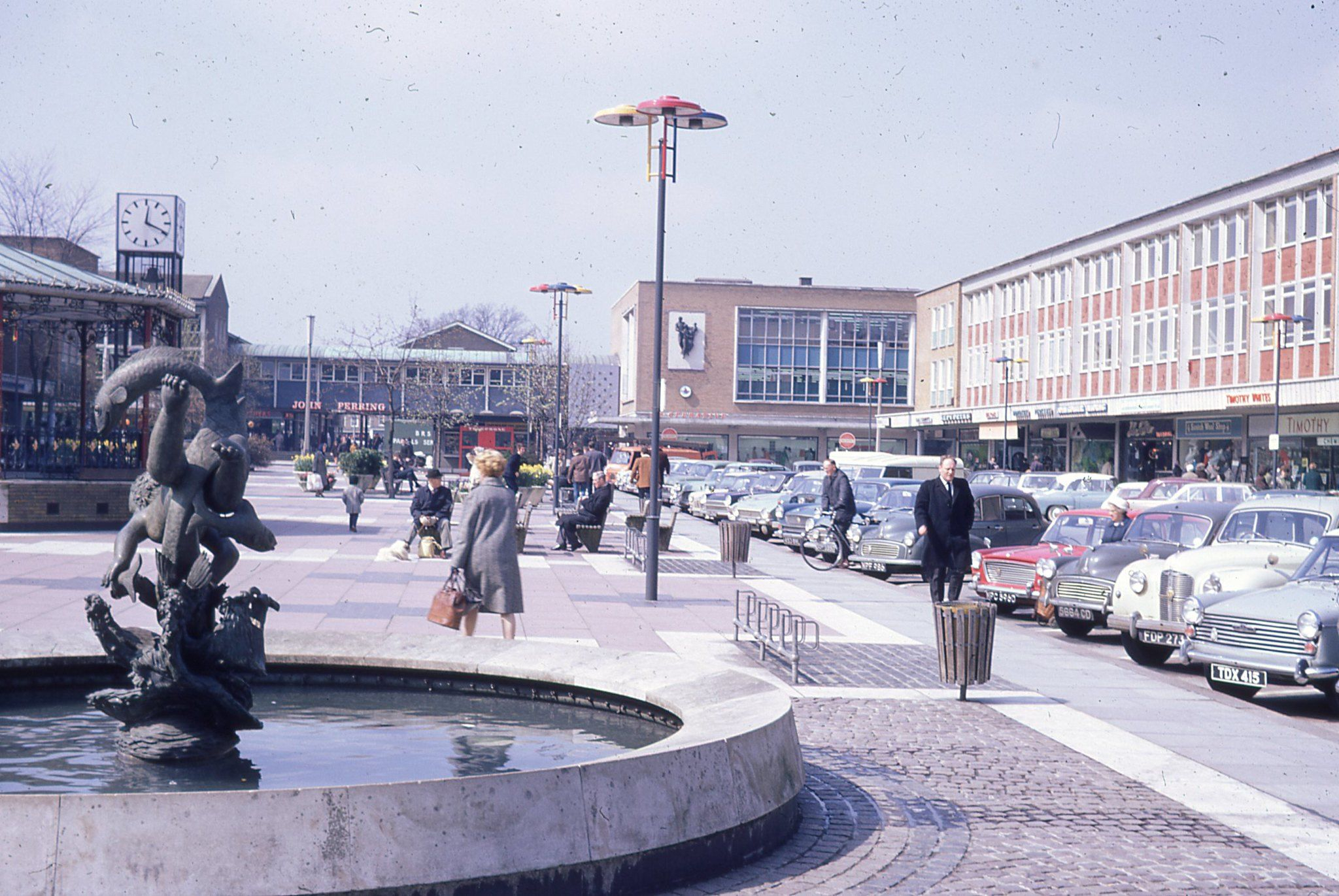 Queens Square Crawley Sussex In 2020 University Of Sheffield 